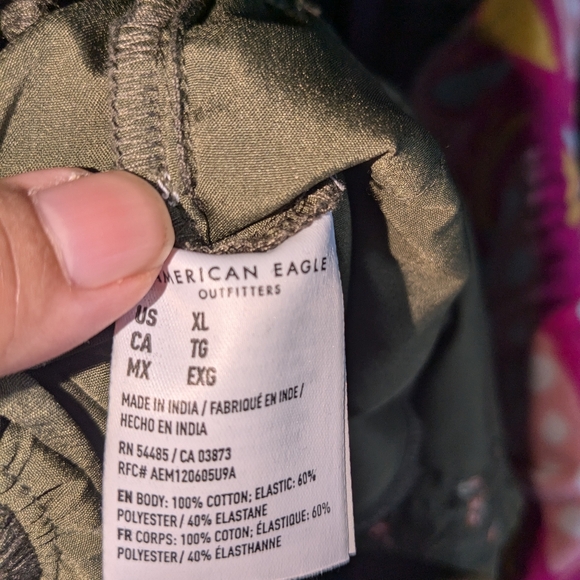 American Eagle Short floral romper forest green color size XL - Picture 7 of 8